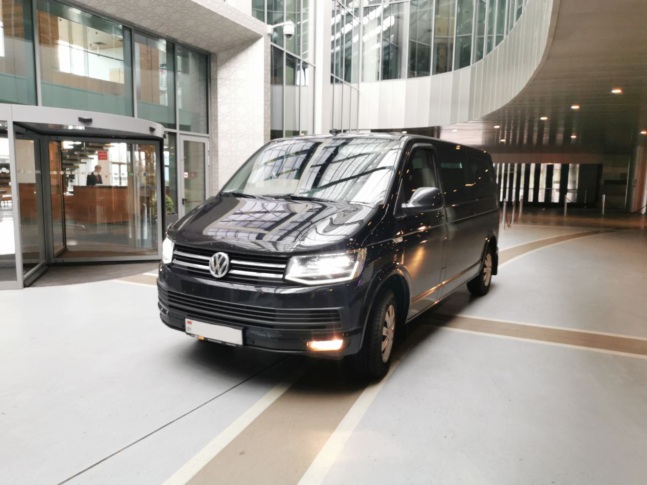 Микроавтобус Volkswagen Caravelle