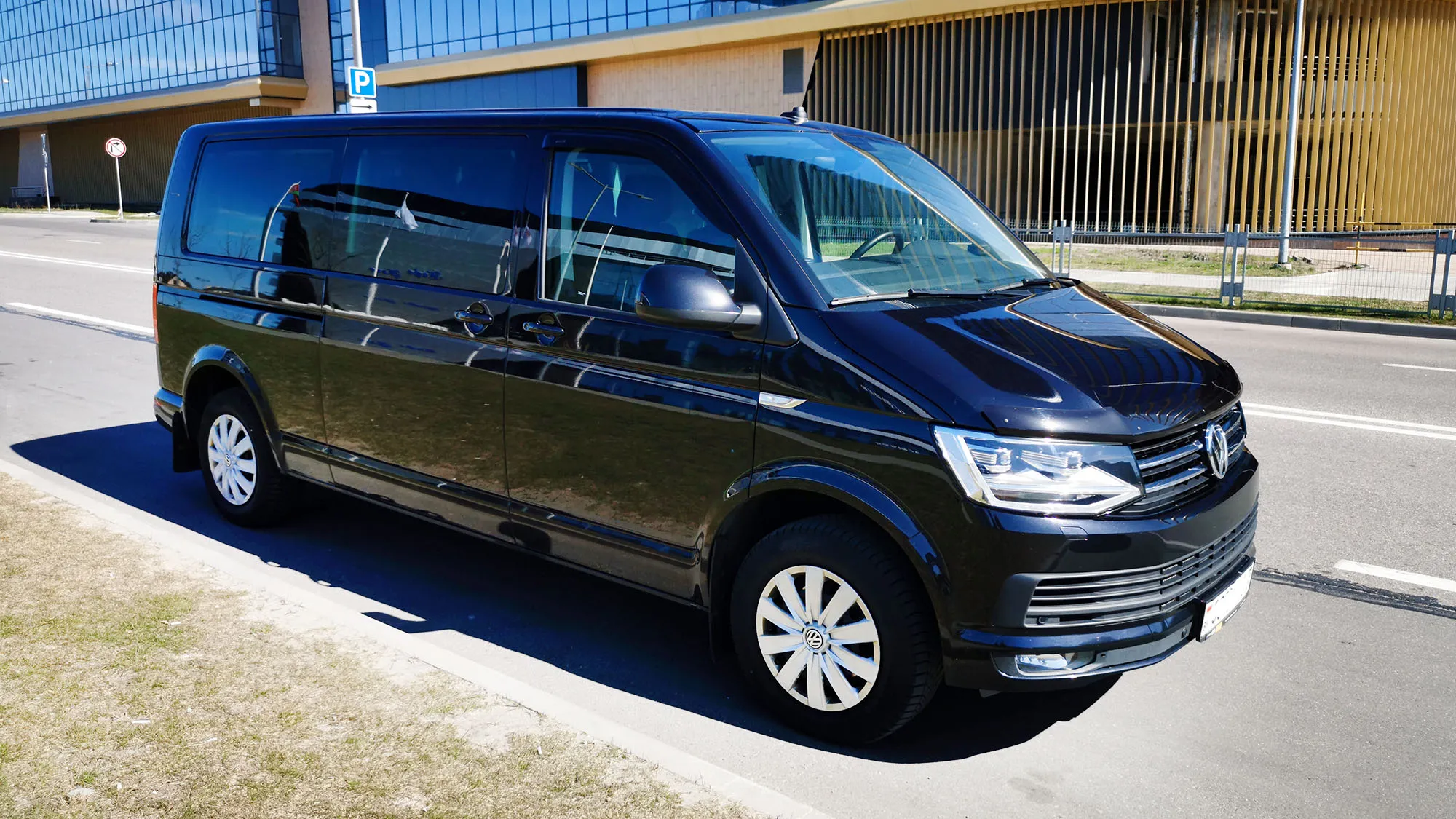 Аренда микроавтобуса Volkswagen Caravelle ⋆ OneTransfer