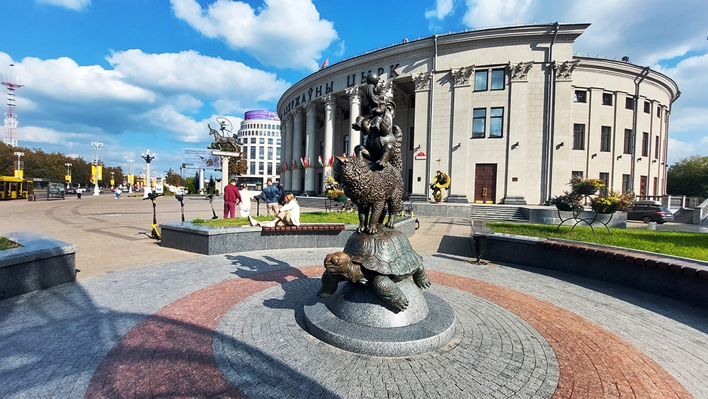 "Кот, черепаха и слон-жонглёр"