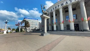 Скульптура "Гимнастка на лошади"