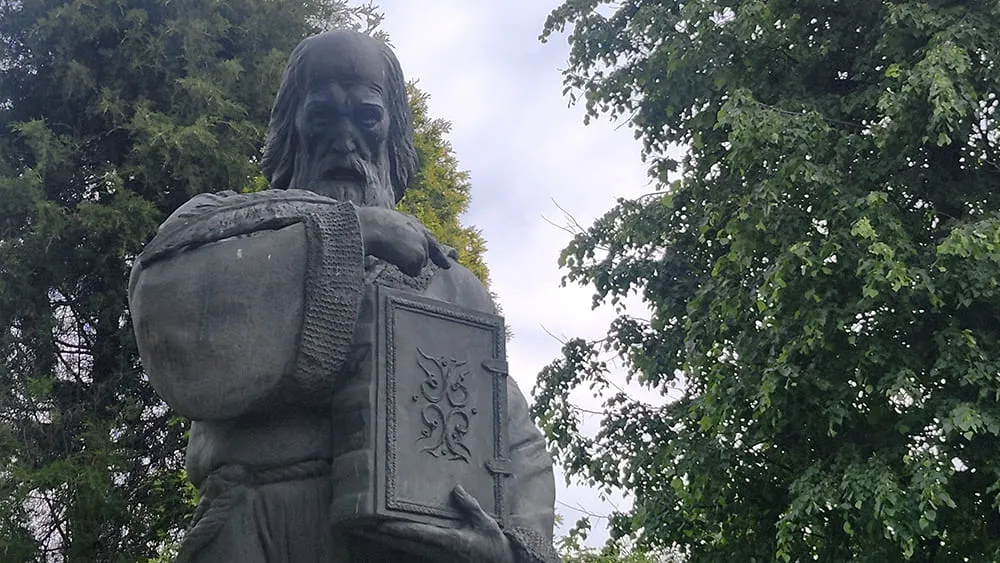 Памятник Кириллу Туровскому