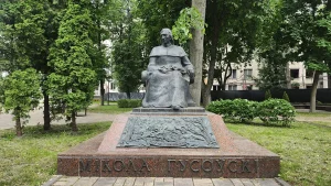 Памятник Николаю Гусовскому (БГУ, Минск)