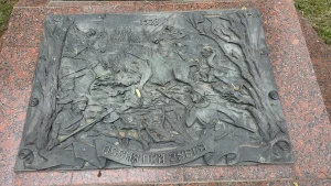 Памятник Николаю Гусовскому (БГУ, Минск)