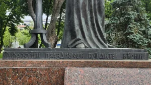 Памятник Евфросинии Полоцкой БГУ
