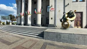 Скульптура "Клоуны-музыканты"