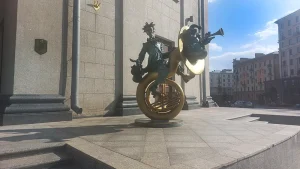 Скульптура "Клоуны-музыканты"