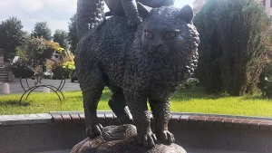 Скульптура "Кот черепаха и слон-жонглер"