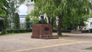 Памятник Конфуций
