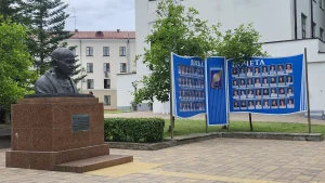 Памятник Махатме Ганди