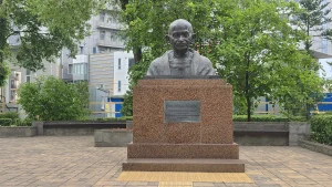 Памятник Махатме Ганди