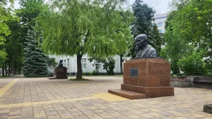 Памятник Махатме Ганди